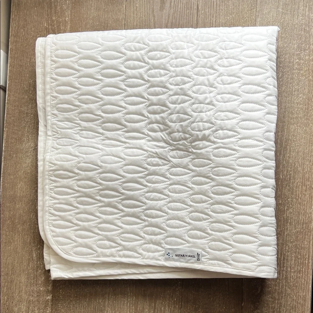 NWT IKEA SOTNÄTFJÄRIL - Waterproof mattress protector - Twin